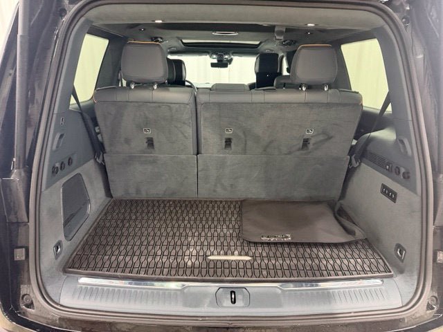 Used 2024 Jeep Grand Wagoneer Series III w/ Rear Seat Video Group 1 AWD/4WD image 24