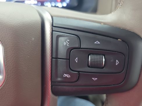 Used 2023 GMC Yukon Denali image 42