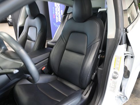 Used 2018 Tesla Model 3 Mid Range image 25