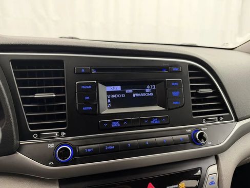 Used 2017 Hyundai Elantra SE FWD image 12