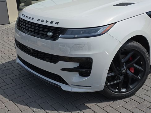 Used 2024 Land Rover Range Rover Sport Dynamic SE image 9
