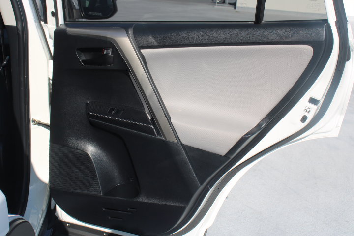 Used 2015 Toyota RAV4 LE FWD image 16