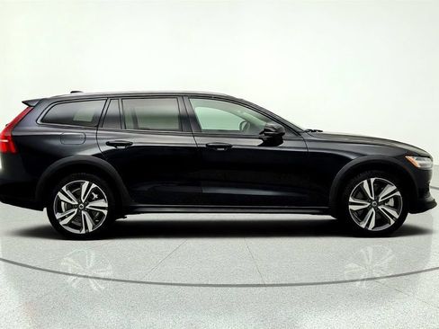 Used 2025 Volvo V60 B5 Cross Country Plus AWD/4WD image 4