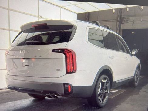 Used 2025 Kia Telluride S image 2
