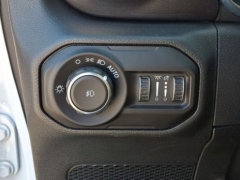 Certified 2021 Jeep Wrangler Unlimited Sahara AWD/4WD image 27