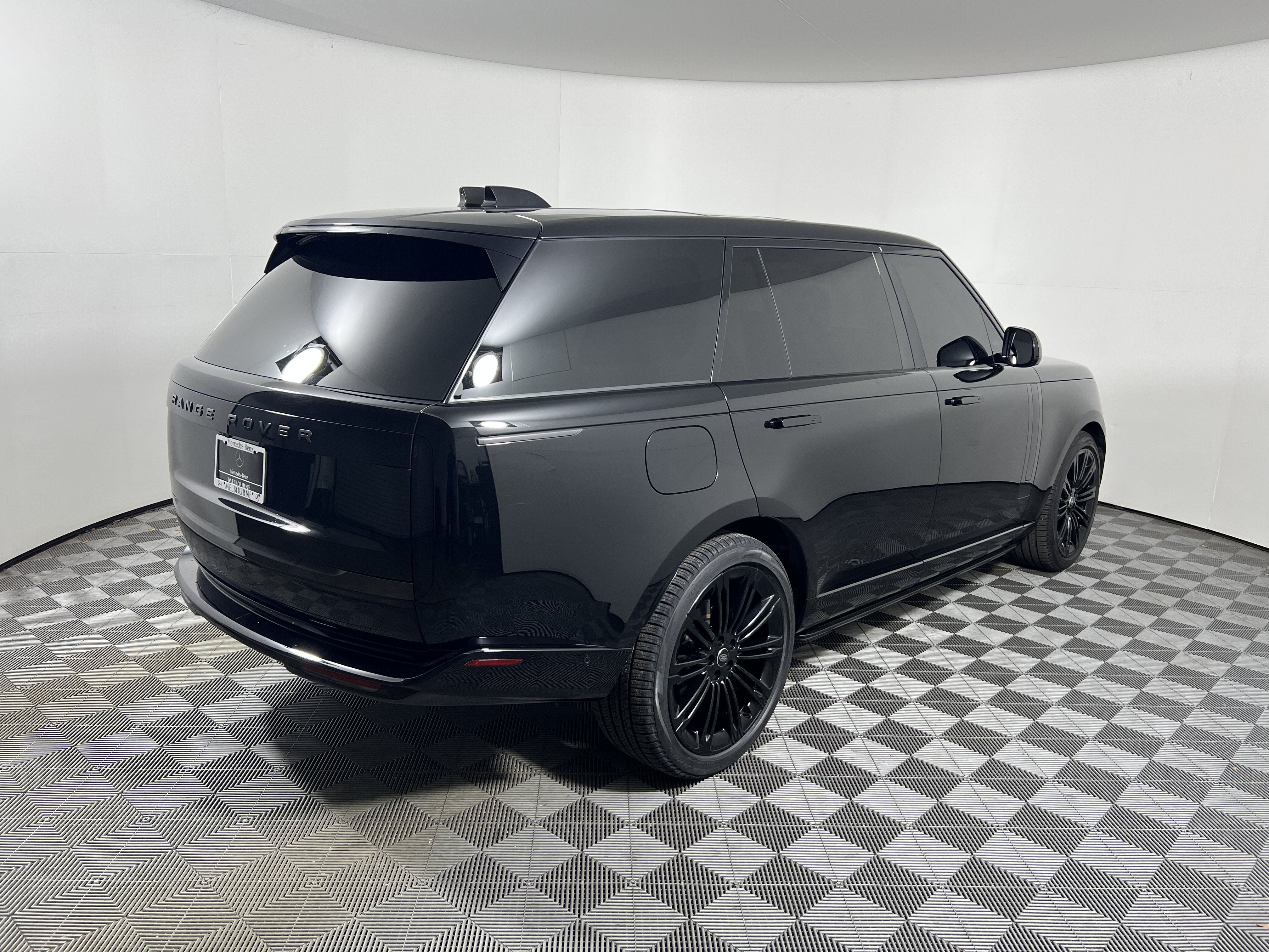 Used 2024 Land Rover Range Rover Long Wheelbase SE AWD/4WD image 5