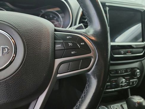 Used 2019 Jeep Cherokee Limited image 32