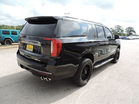 Certified 2023 GMC Yukon XL AT4 image 5