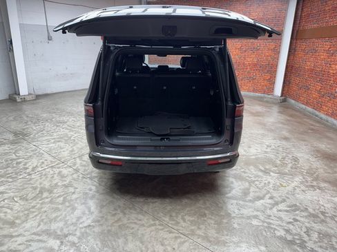 Used 2024 Jeep Wagoneer Series II w/ Flexible Seating Group image 27