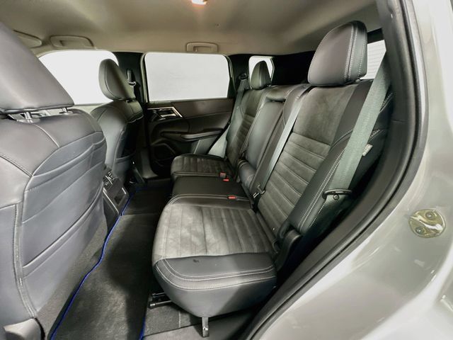 Used 2024 Mitsubishi Outlander SE AWD/4WD image 24