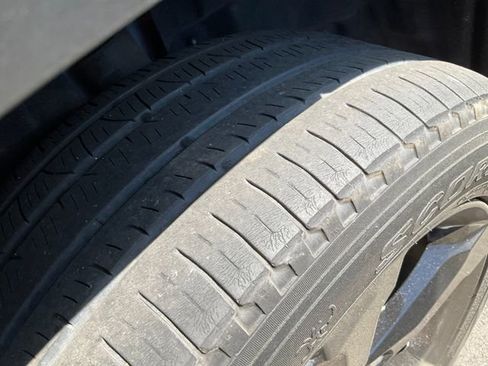 Used 2023 Jeep Grand Cherokee L Limited w/ Black Appearance Package image 13