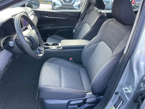 Used 2025 Toyota Camry LE image 6