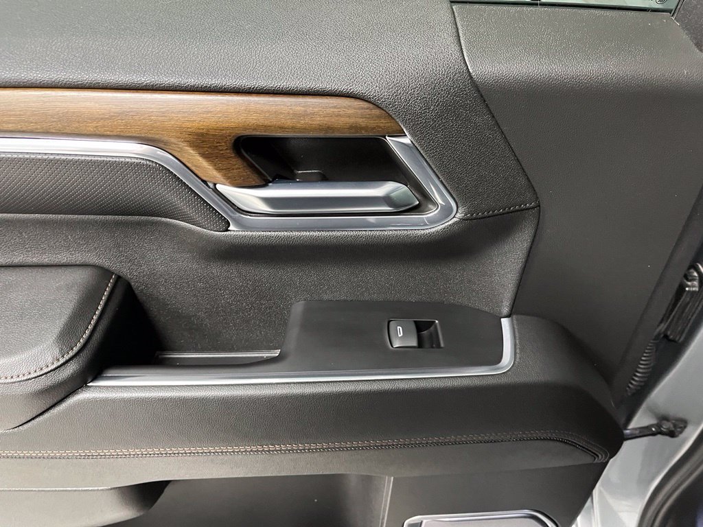 Used 2024 Chevrolet Silverado 1500 High Country w/ High Country Premium Package AWD/4WD image 45