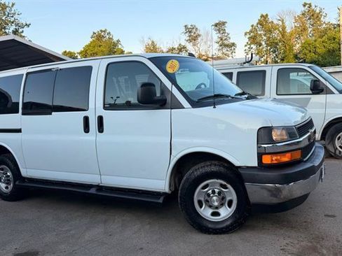 Used 2017 Chevrolet Express 3500 LT w/ LT Preferred Equipment Group RWD image 8