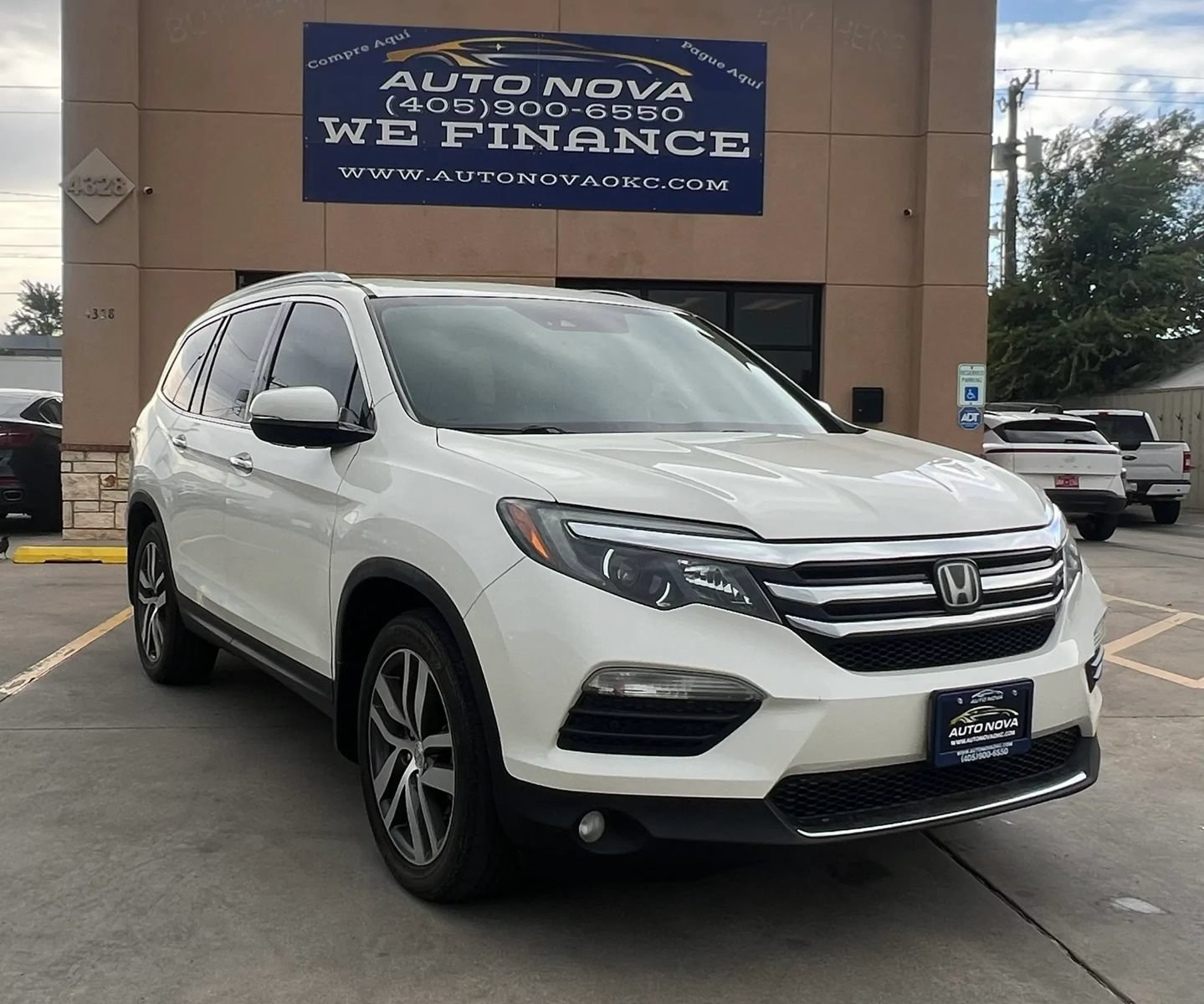 Used 2017 Honda Pilot Elite image 1