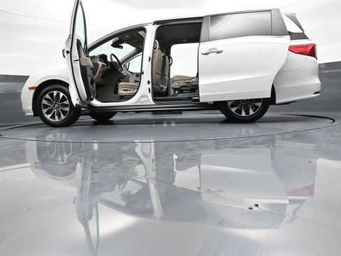 Certified 2024 Honda Odyssey EX-L image 52