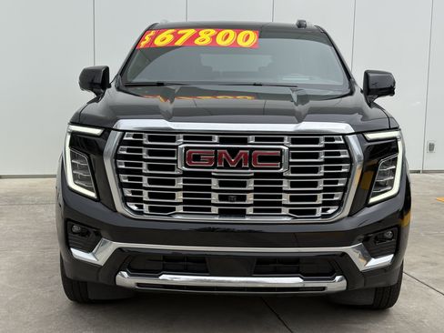 Used 2025 GMC Yukon XL Denali AWD/4WD image 3