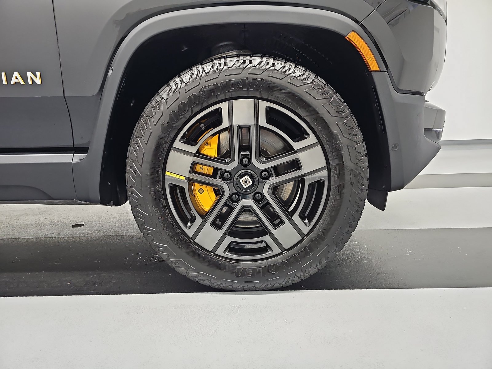 Used 2023 Rivian R1S Adventure Quad AWD/4WD image 11