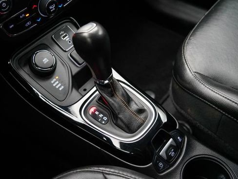 Used 2018 Jeep Compass Limited image 30