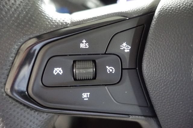 Used 2025 Chevrolet Trax LT FWD image 13
