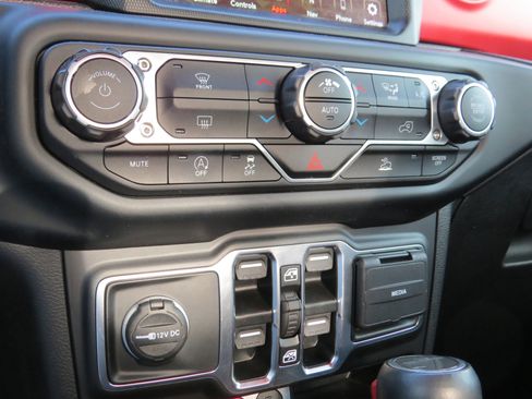 Used 2023 Jeep Gladiator Rubicon w/ LED Lighting Group image 27