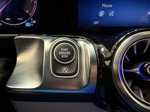 Used 2025 Mercedes-Benz GLB 250 image 25