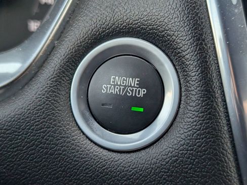 Used 2022 Chevrolet Traverse LT image 17