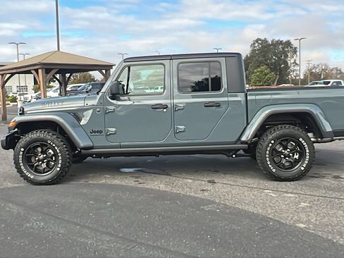 New 2025 Jeep Gladiator Willys image 6