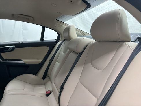 Used 2017 Volvo S60 T5 Inscription image 18