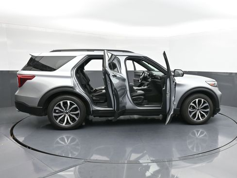 Used 2023 Ford Explorer ST-Line w/ Class IV Trailer Tow Package image 39