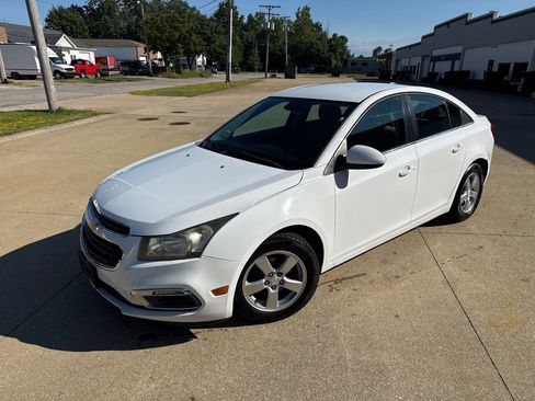 Used 2015 Chevrolet Cruze LT FWD image 1