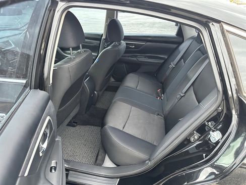 Used 2017 Nissan Altima 2.5 SR w/ LED Appearance Package image 34