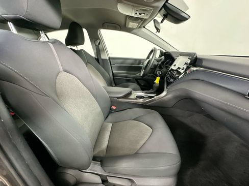 Used 2021 Toyota Camry LE FWD image 39