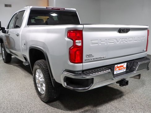 Used 2022 Chevrolet Silverado 2500 LTZ w/ Z71 Off-Road Package AWD/4WD image 9