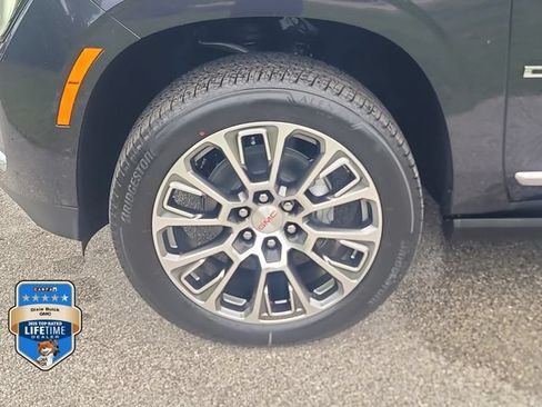 New 2026 GMC Yukon XL Denali w/ Denali Reserve Package AWD/4WD image 7