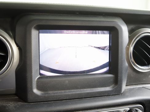 Used 2021 Jeep Wrangler Unlimited Sahara image 15