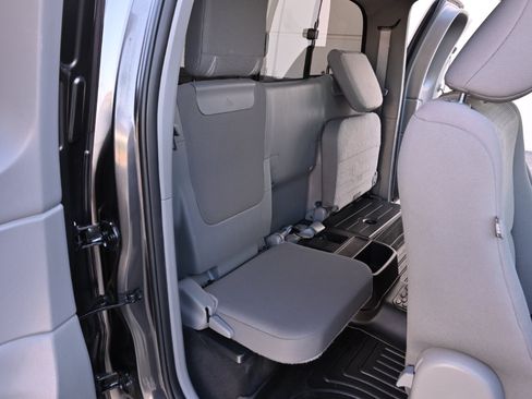 Used 2015 Toyota Tacoma PreRunner w/ SR5 Package RWD image 15