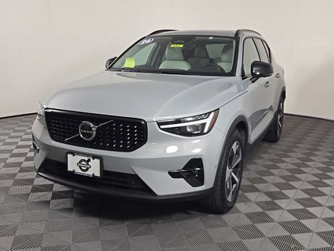 Certified 2026 Volvo XC40 B5 Plus AWD/4WD image 3