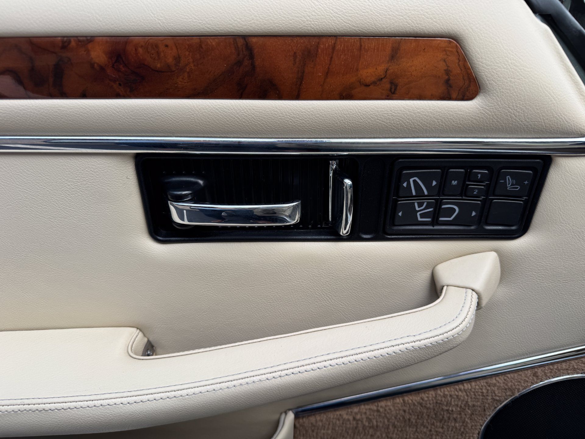 Used 1996 Jaguar XJS 4.0 Convertible RWD image 85