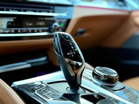 Used 2022 BMW M550i xDrive w/ Executive Package image 26