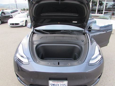 Used 2022 Tesla Model Y Long Range image 28