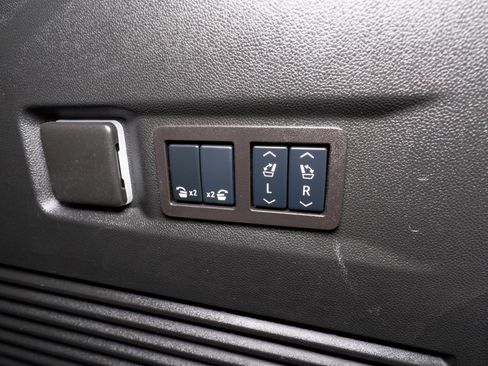 Used 2025 GMC Yukon Denali image 35