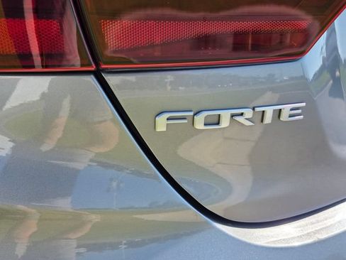 Used 2022 Kia Forte LXS FWD image 11