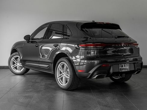 Certified 2025 Porsche Macan image 3