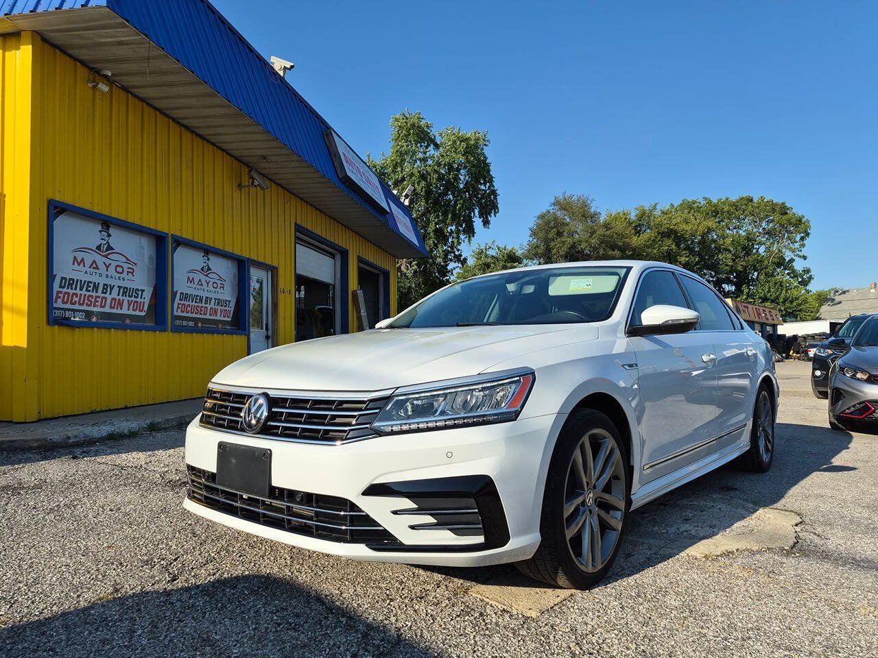 Used 2019 Volkswagen Passat 2.0T SE R-Line FWD image 1