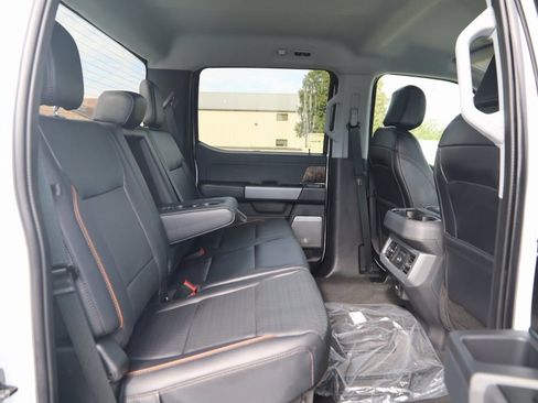 Used 2025 Ford F450 Lariat image 13