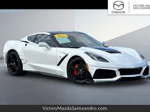 Used 2017 Chevrolet Corvette Stingray image 1
