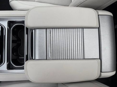 Used 2025 Jeep Wagoneer 4WD w/ Premium Group I image 35