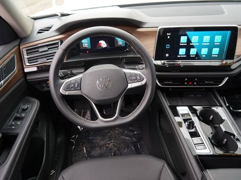 Used 2025 Volkswagen Atlas SE image 22