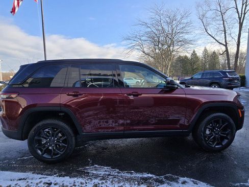 New 2025 Jeep Grand Cherokee Limited image 7